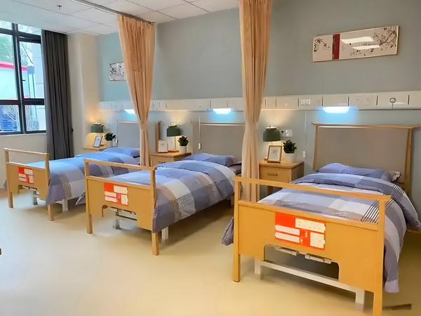 如何办理深圳积分落户_丁子朗認TVB劇集的確開少咗，放眼世界：唔係淨係得敞台 丁子朗認T0元/月床位